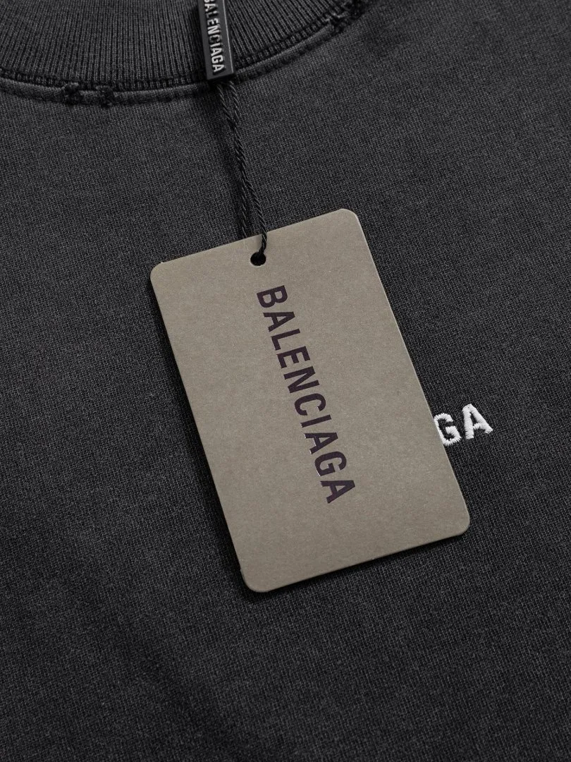 P100✨🔥 [balenciaga] 2026FW short-sleeved T-shirt Premium 26s double yarn 300g fabric embroidery process wash water spray Ma Jiu distressed color: wash water black wash water white wash water Khaki Size: S M L XL 2XL